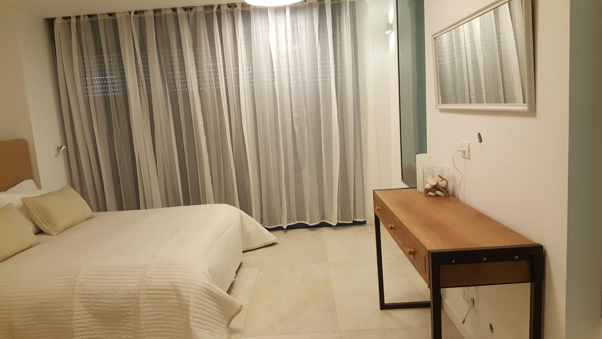 Andromeda Hill Apartments And Spa Tel Aviv Bagian luar foto