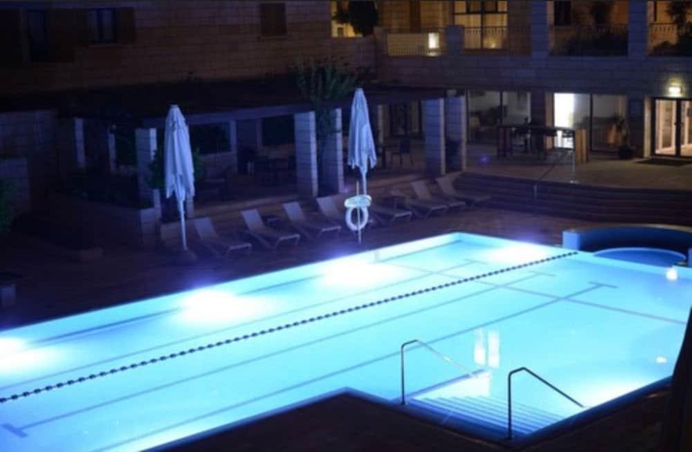 Andromeda Hill Apartments And Spa Tel Aviv Bagian luar foto