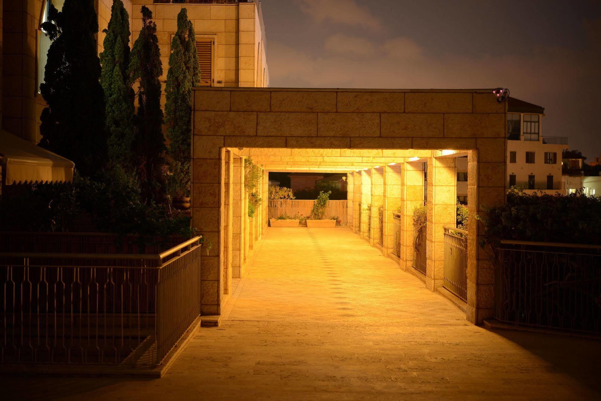 Andromeda Hill Apartments And Spa Tel Aviv Bagian luar foto