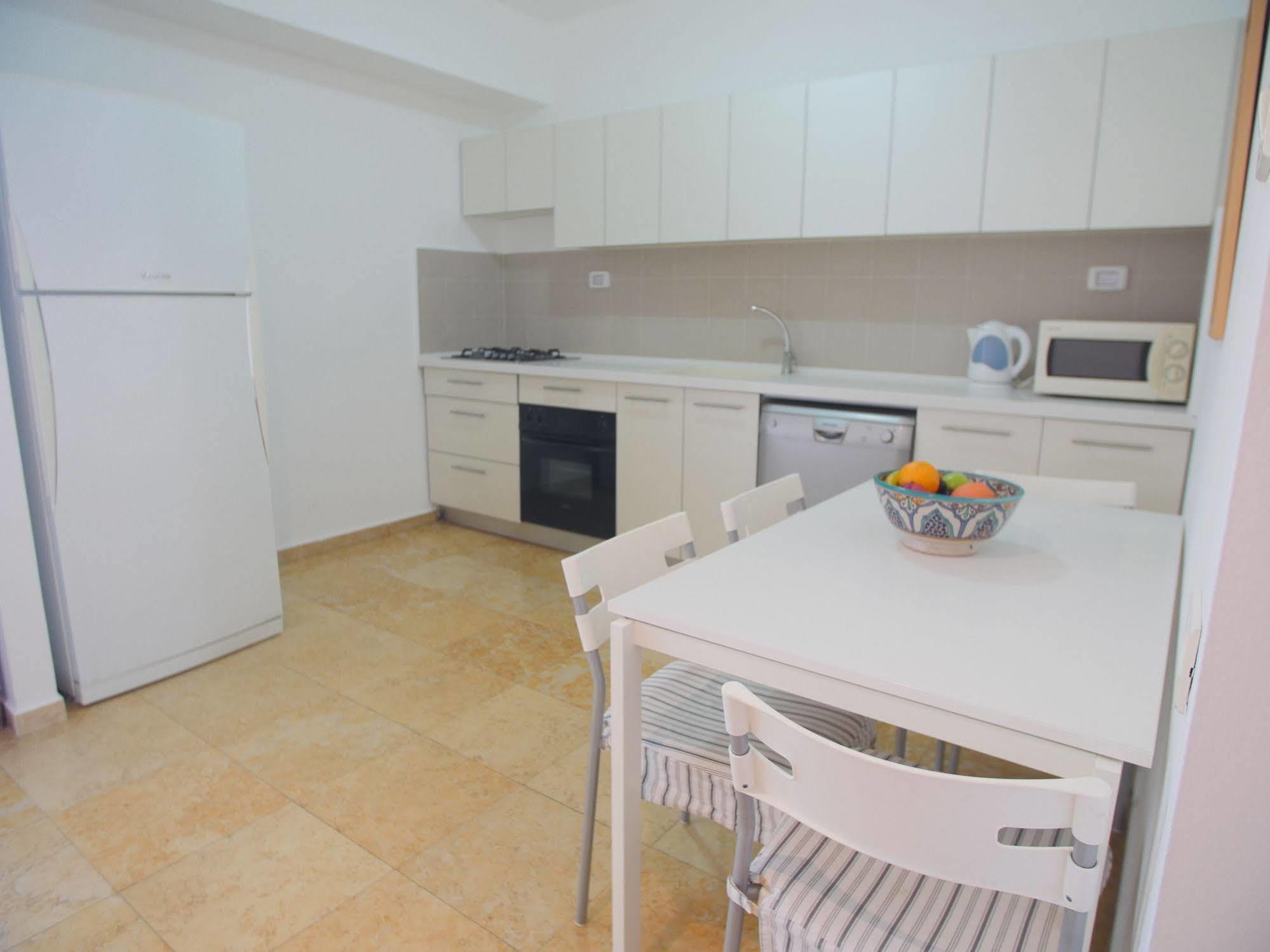 Andromeda Hill Apartments And Spa Tel Aviv Bagian luar foto